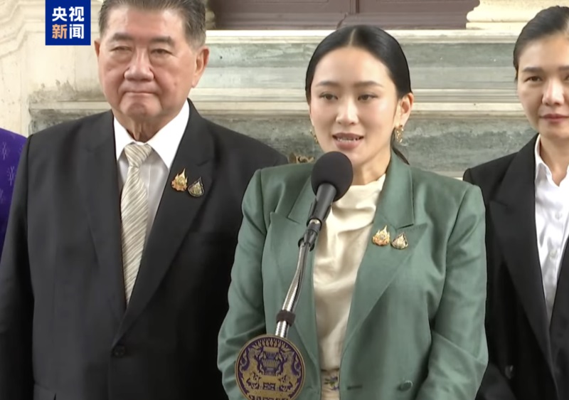 7月1日，佩通坦在总理府表示接受宪法法院裁定