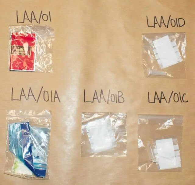 一个装有受害者物品，包括珠宝和衣物等作为纪念品