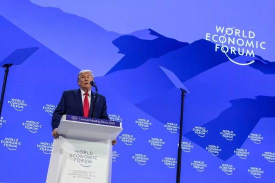 美国总统唐纳德·特朗普周三在瑞士达沃斯举办的世界经济论坛年会上发表演说 ...