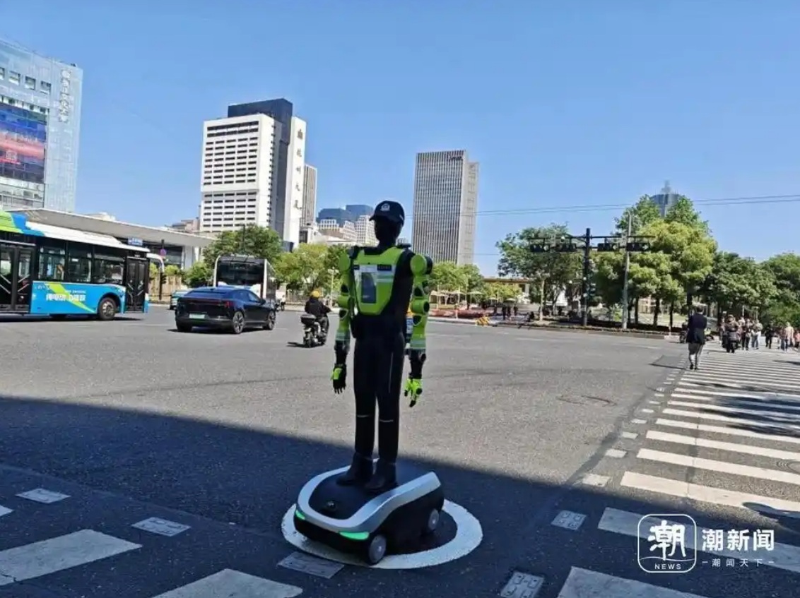 全国首个交通管理机器人中队“杭警智行”正式上岗